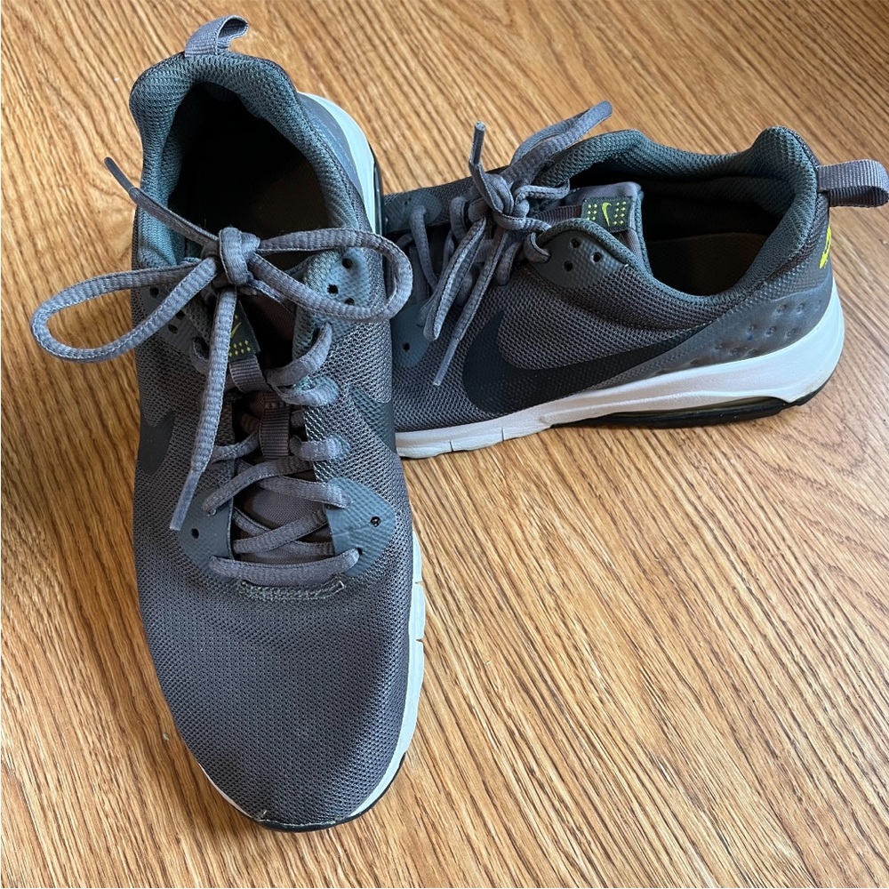 Nike Air Max Motion Gray Athletic Shoes youth size 7